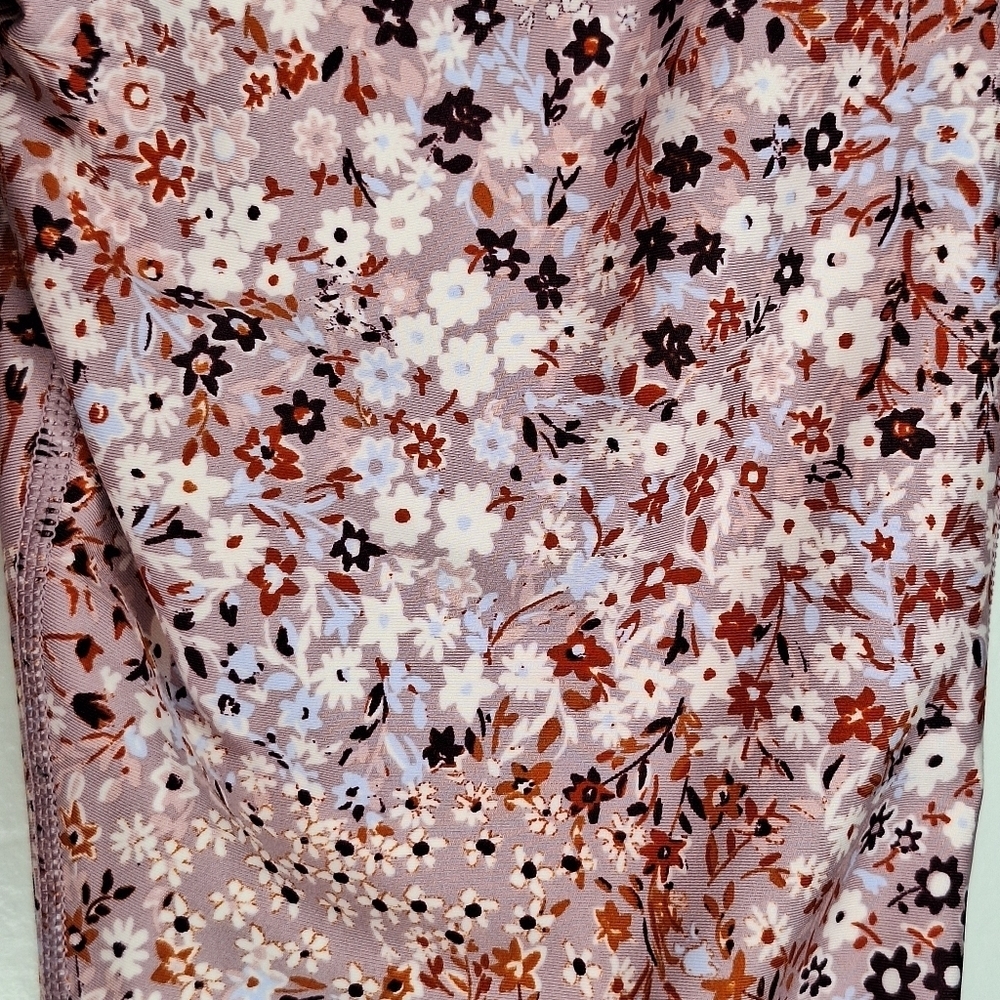 GapFit High Rise Blackout Full Length Leggings in Purple Lavender Floral - Picture 13 of 14